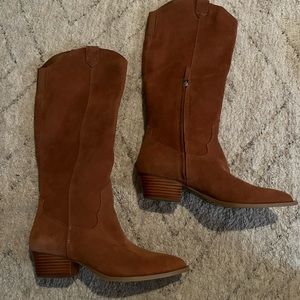 New!Beautiful!Dolce Vita, suede boot! Sz.9